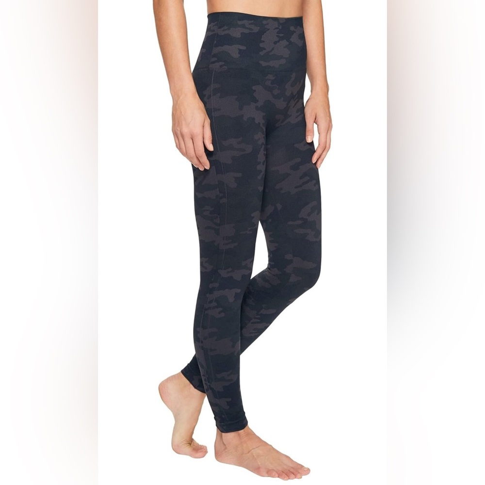 NWT Spanx Look at Me Now Seamless Leggings-Black Camo